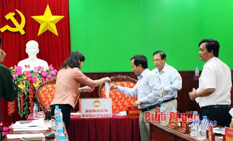 116,4 triệu đồng ủng hộ đồng b&agrave;o c&aacute;c tỉnh ph&iacute;a Bắc bị b&atilde;o, lũ