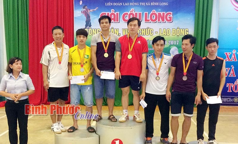 141 VĐV tham gia giải cầu lông công nhân viên chức - lao động