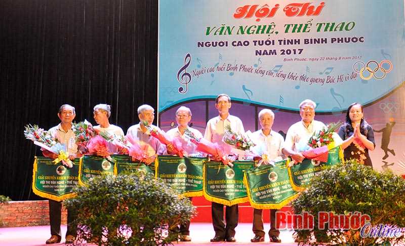 S&ocirc;i nổi hội thi văn nghệ, thể thao người cao tuổi