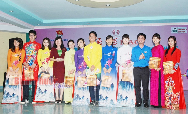 Thắm t&igrave;nh hữu nghị thanh ni&ecirc;n Việt - Nhật