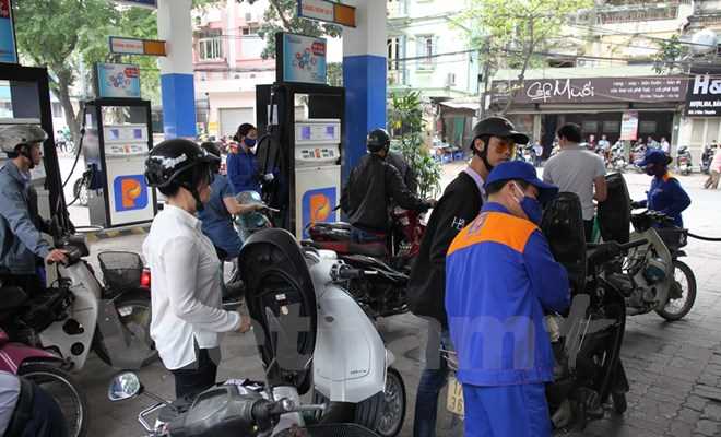 Tăng hơn 350 đồng, xăng RON 92 lên mức mới 16.426 đồng mỗi lít