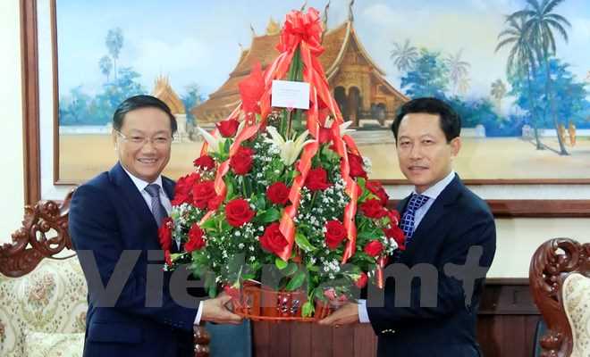 L&atilde;nh đạo Việt Nam gửi hoa v&agrave; Điện mừng tới l&atilde;nh đạo L&agrave;o