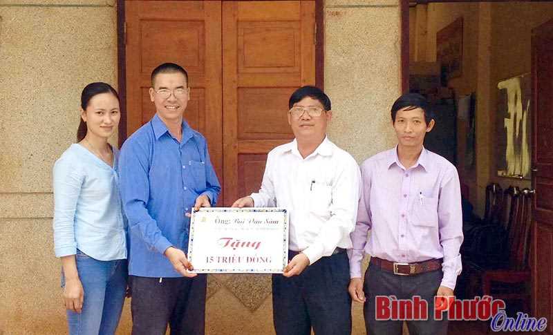 Vợ chồng cùng làm từ thiện