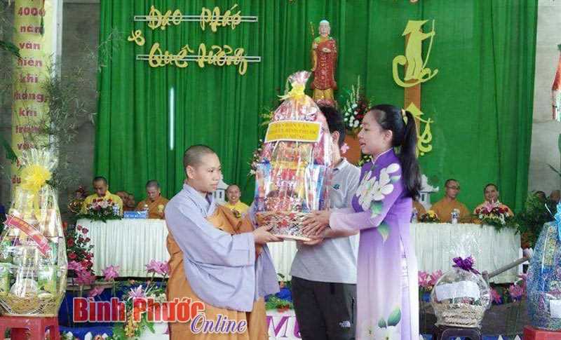 L&atilde;nh đạo tỉnh thăm, tặng qu&agrave; lễ Vu lan