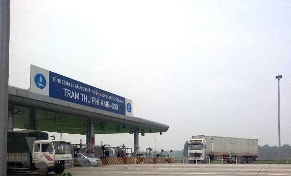 Khoảng 23.000 xe ôtô không thể đi vào được đường cao tốc