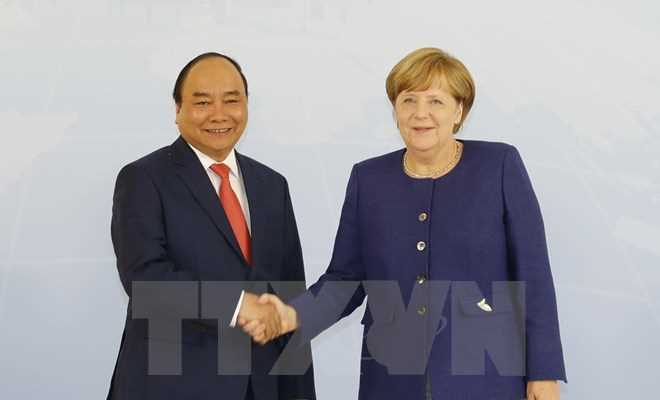 Thủ tướng Nguyễn Xu&acirc;n Ph&uacute;c hội đ&agrave;m với Thủ tướng Đức Angela Merkel