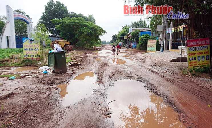 Mong sớm sửa chữa đoạn đường hư hỏng