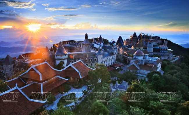 &ldquo;Th&agrave;nh phố trong m&acirc;y&rdquo; tr&ecirc;n đỉnh B&agrave; N&agrave;