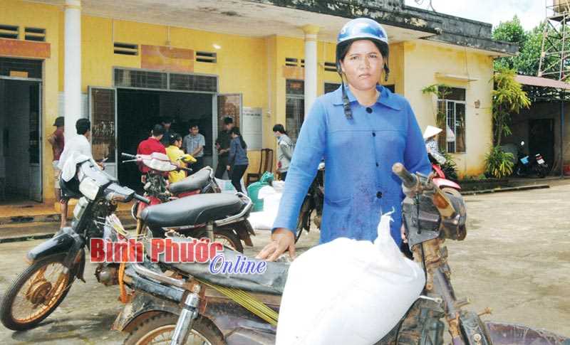 Phước Sơn cấp gạo cứu đói giáp hạt cho hộ nghèo