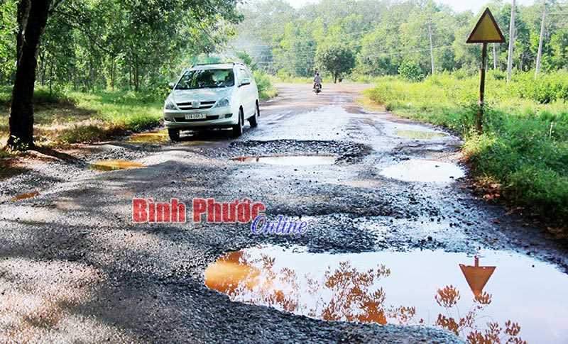 Sớm khắc phục &ldquo;ổ voi&rdquo; tr&ecirc;n đường