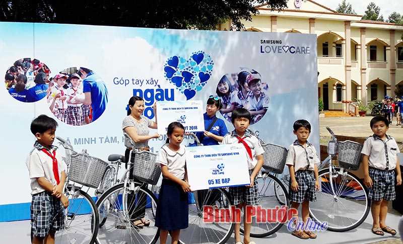 Hớn Quản: Sôi nổi hoạt động “Góp tay xây ngày tươi sáng”