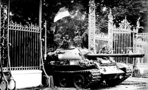 &ldquo;Phủ bụi&rdquo; v&agrave;o lịch sử l&agrave; mắc trọng tội với thế hệ cha &ocirc;ng