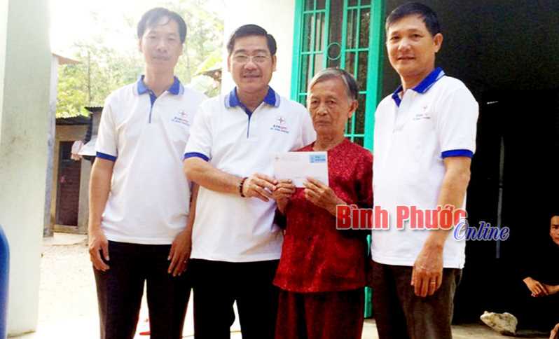 Điện lực Bình Long tuyên dương khách hàng tiết kiệm điện