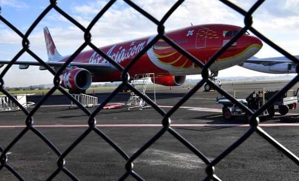 Máy bay của AirAsia phải hạ cánh khẩn cấp, hành khách hoảng loạn