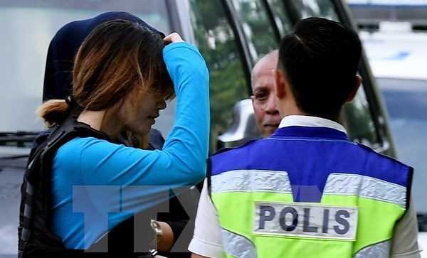 Đưa nghi phạm Đoàn Thị Hương tới sân bay để dựng lại hiện trường