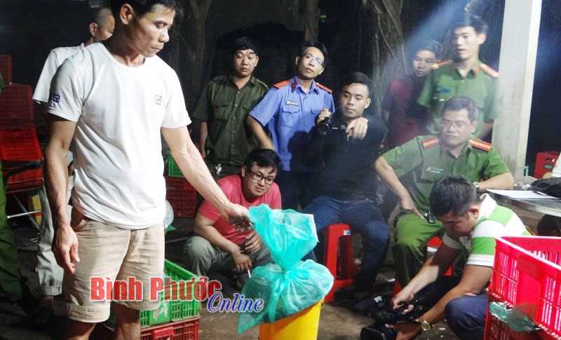 Lộc Ninh: bắt 1 vụ nu&ocirc;i nhốt tr&aacute;i ph&eacute;p động vật hoang d&atilde;