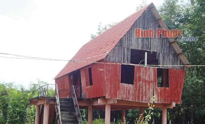 Nhà văn hóa thôn cần sớm được sửa chữa