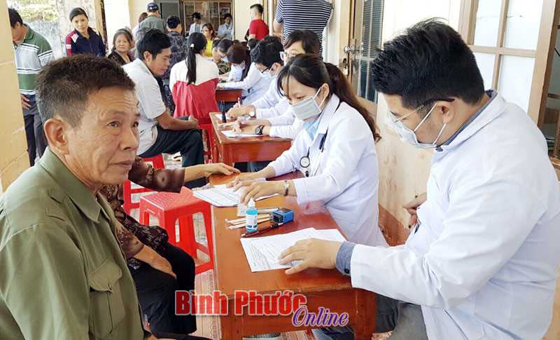 600 người dân xã Bình Tân được khám bệnh, cấp thuốc miễn phí
