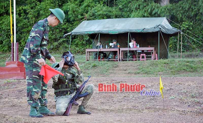 BĐBP B&igrave;nh Phước kiểm tra bắn đạn thật