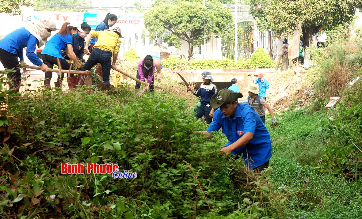 Tuổi trẻ Đồng Xoài chung tay xây dựng nông thôn mới
