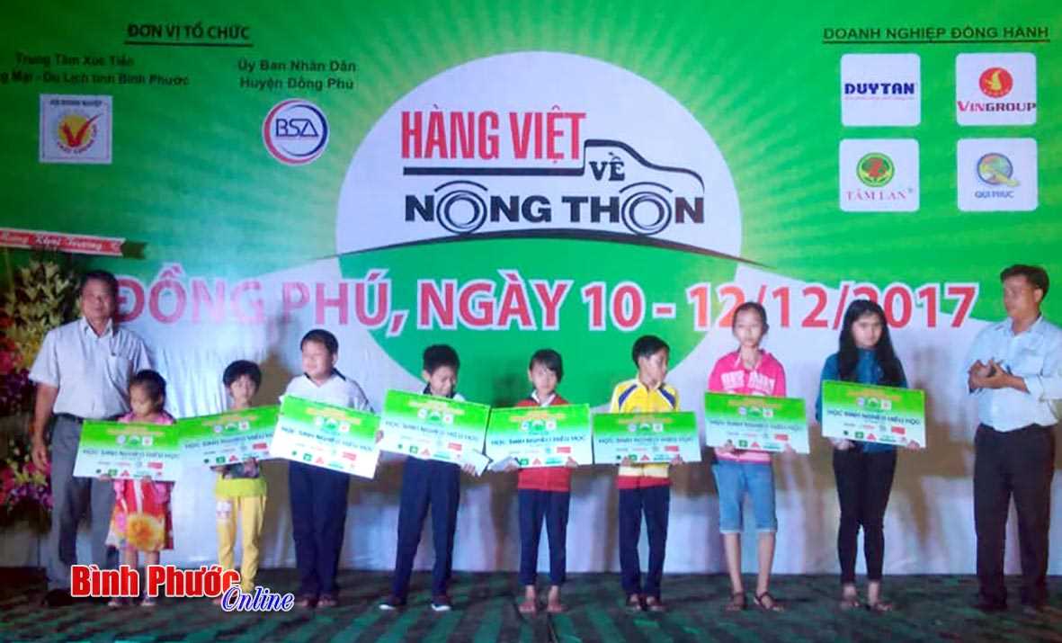 Đồng Phú tổ chức phiên chợ “Hàng Việt về nông thôn”