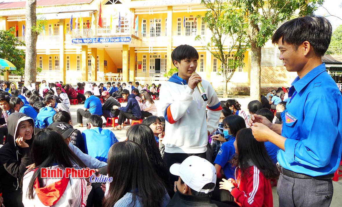 1.100 học sinh được tuyên truyền kỹ năng sống