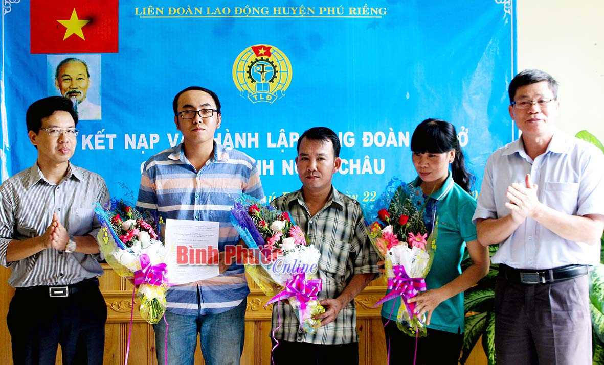 Phú Riềng kết nạp 169 đoàn viên công đoàn trong doanh nghiệp ngoài nhà nước