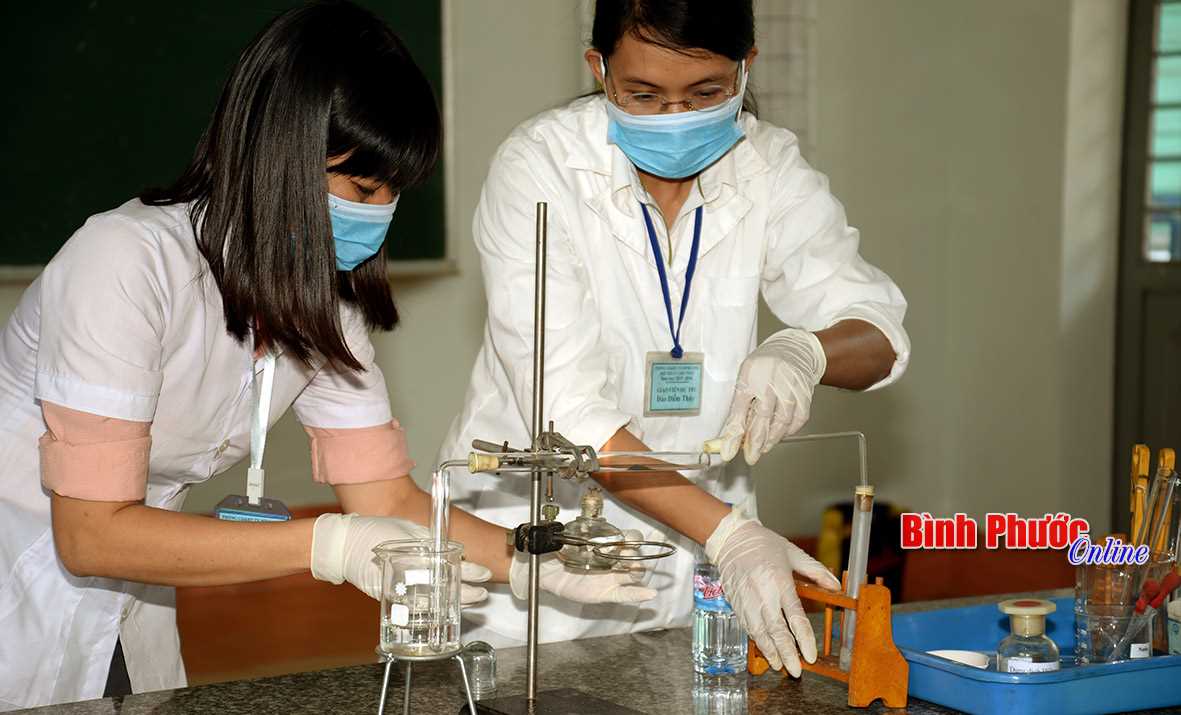 Bình Long: 16 thí sinh thi giáo viên giỏi thí nghiệm - thực hành