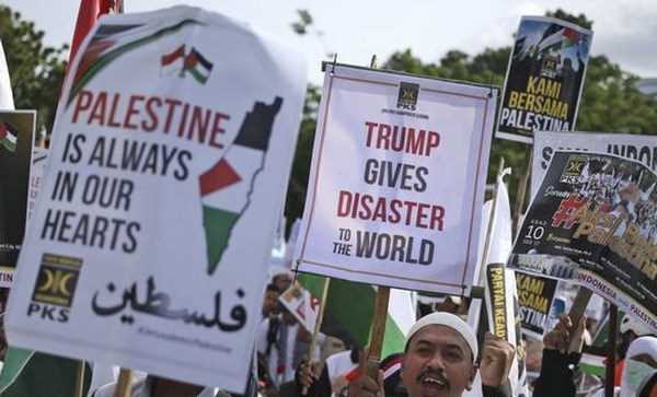 Gần 10.000 người Indonesia biểu tình trước sứ quán Mỹ tại Jakarta