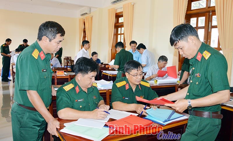 Kiểm tra ban CHQS khối cơ quan, tổ chức huyện, thị x&atilde;