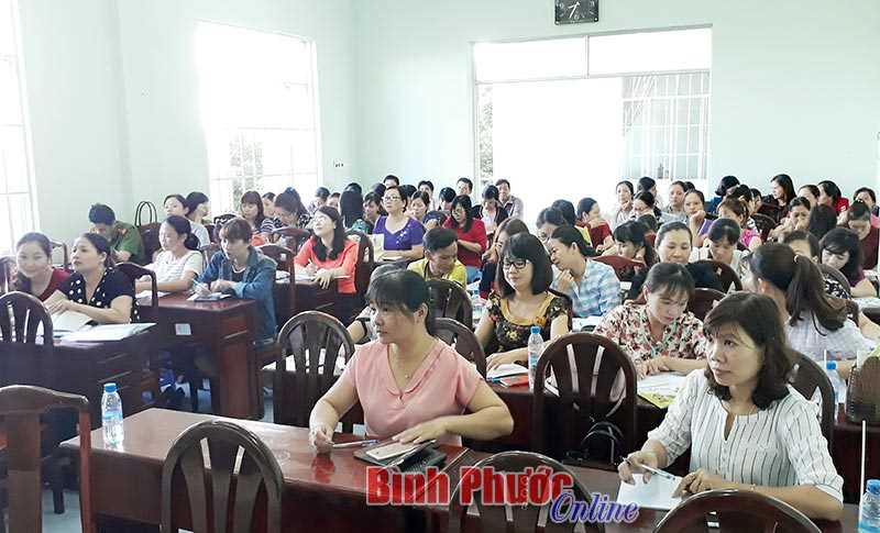 Bồi dưỡng kiến thức QP-AN cho tr&ecirc;n 100 đảng vi&ecirc;n