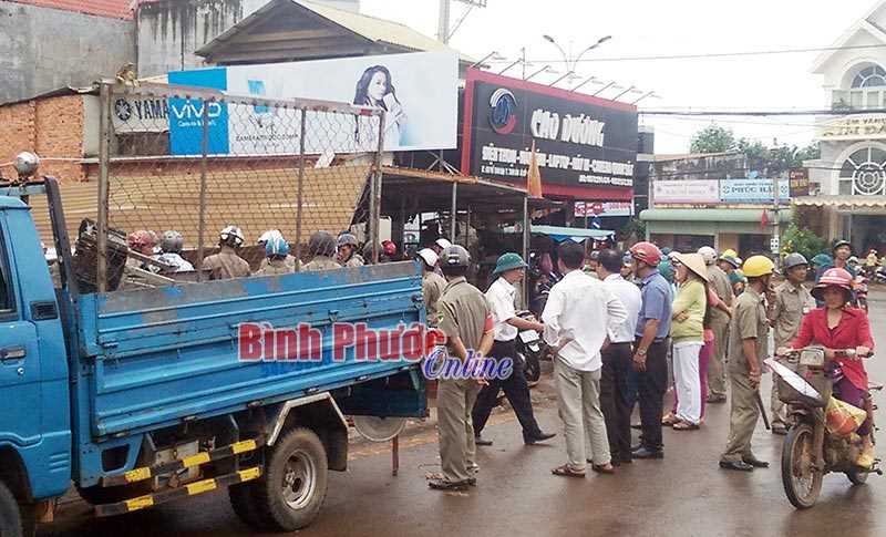 B&ugrave; Đốp nỗ lực x&oacute;a &ldquo;điểm đen&rdquo; giao th&ocirc;ng