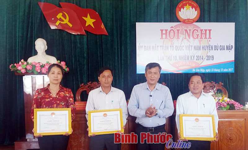 Bù Gia Mập có 16.324 hộ đạt gia đình văn hóa