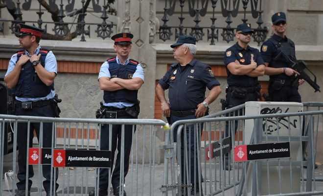 Tây Ban Nha rút dần lực lượng cảnh sát tăng cường khỏi Catalonia