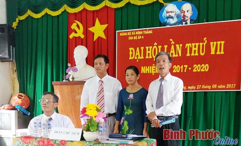 Chơn Th&agrave;nh thực hiện nhất thể h&oacute;a b&iacute; thư chi bộ ki&ecirc;m trưởng ấp, khu phố