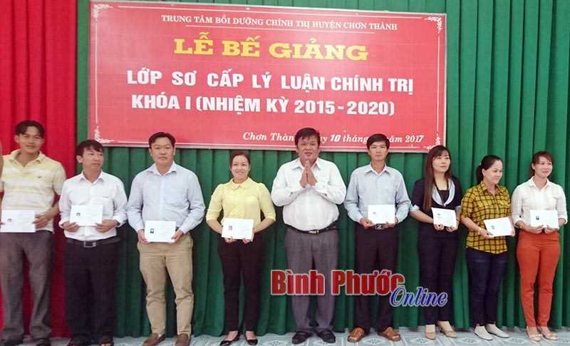 Chơn Th&agrave;nh thực hiện tốt c&ocirc;ng t&aacute;c c&aacute;n bộ