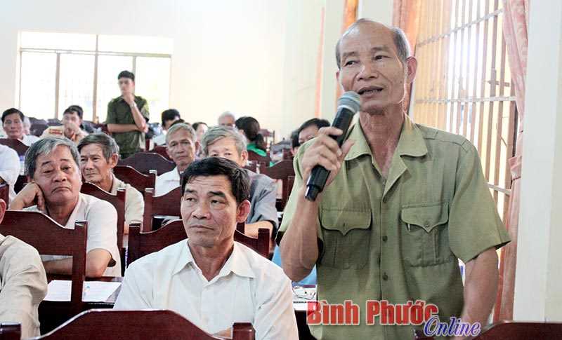 C&ocirc;ng an Lộc Ninh lắng nghe &yacute; kiến của nh&acirc;n d&acirc;n