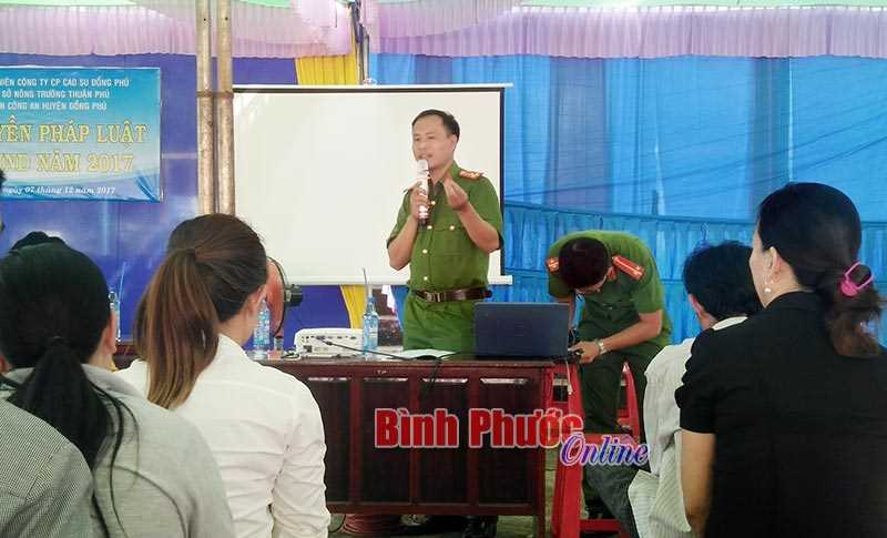 Công an Đồng Phú tổ chức tuyên truyền pháp luật