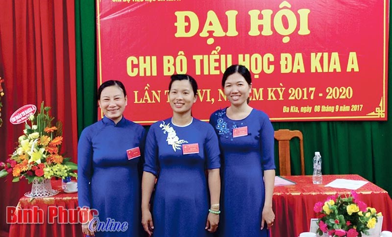 Nhất thể h&oacute;a b&iacute; thư chi bộ ki&ecirc;m trưởng th&ocirc;n ở B&ugrave; Gia Mập c&ograve;n kh&oacute; khăn