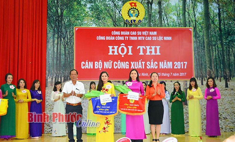 &ldquo;D&acirc;n vận kh&eacute;o&rdquo; ở N&ocirc;ng trường 4