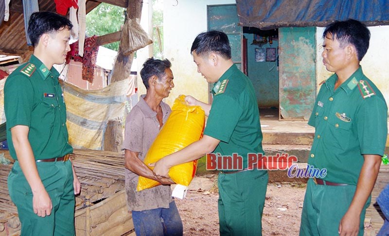 &ldquo;D&acirc;n vận kh&eacute;o&rdquo; v&ugrave;ng bi&ecirc;n giới