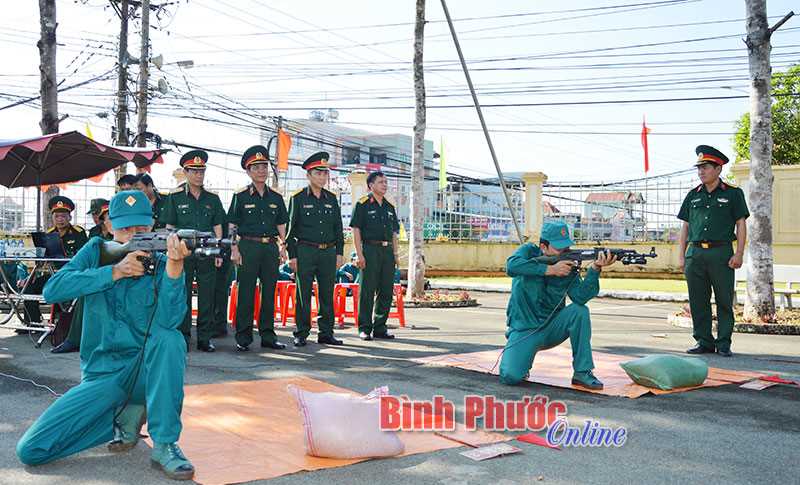 Bộ Quốc ph&ograve;ng kiểm tra c&ocirc;ng t&aacute;c qu&acirc;n sự - quốc ph&ograve;ng tại C&ocirc;ng ty Cao su Ph&uacute; Riềng