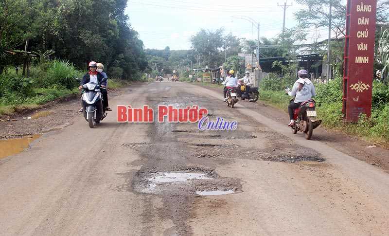 Đường ĐT760 cần sớm được sửa