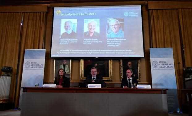 Giải Nobel Hóa học 2017 thuộc về 3 nhà khoa học Thụy Sĩ, Mỹ và Anh