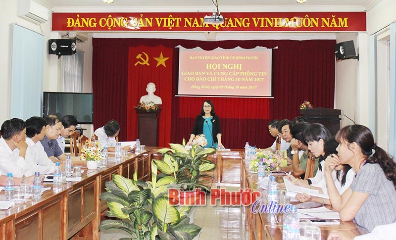 Giao ban v&agrave; cung cấp th&ocirc;ng tin cho b&aacute;o ch&iacute; th&aacute;ng 10