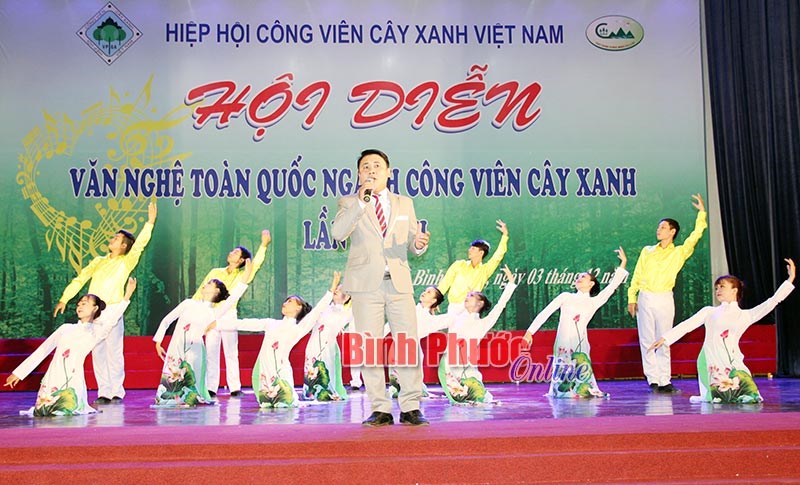 300 diễn vi&ecirc;n tham gia hội diễn văn nghệ Hiệp hội c&ocirc;ng vi&ecirc;n c&acirc;y xanh