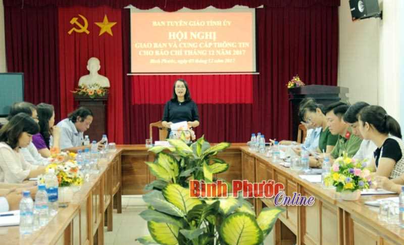 Hội nghị giao ban v&agrave; cung cấp th&ocirc;ng tin cho b&aacute;o ch&iacute;