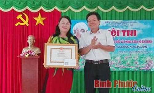 8/13 x&atilde; tổ chức hội thi t&igrave;m hiểu tư tưởng, đạo đức, phong c&aacute;ch Hồ Ch&iacute; Minh