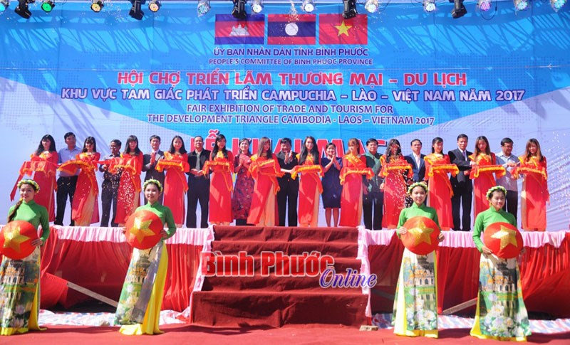 Khai mạc hội chợ triển lãm thương mại - du lịch C-L-V