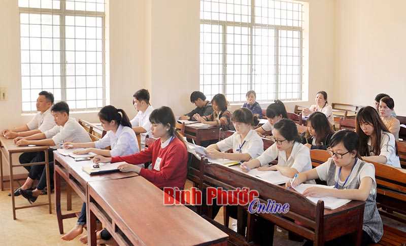 Khảo s&aacute;t việc đổi mới dạy v&agrave; học c&aacute;c m&ocirc;n l&yacute; luận ch&iacute;nh trị